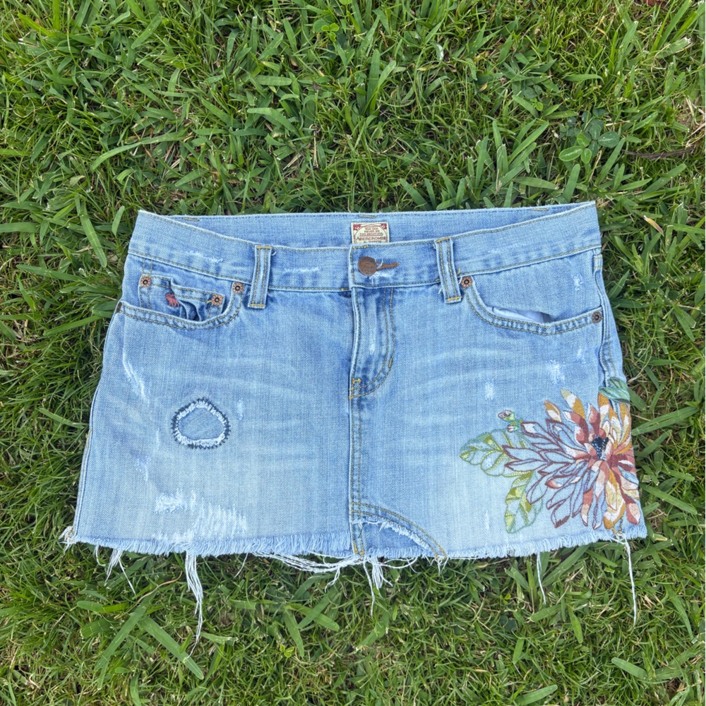 Y2K Abercrombie and fitch embroidered mini skirt low rise denim